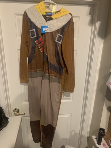 Nwt fortnite raptor hood union - nwt,